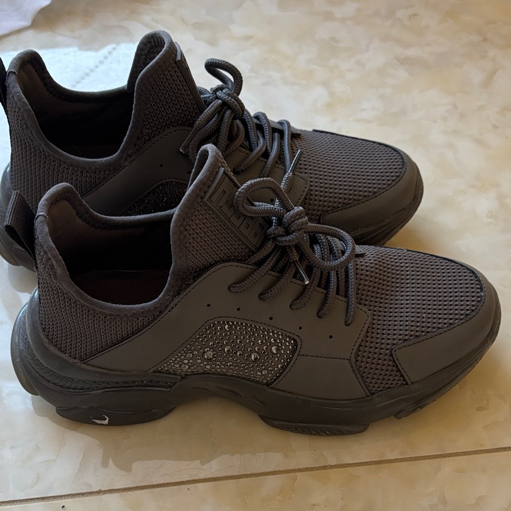 Ladies Gray Sneakers with rhinestones